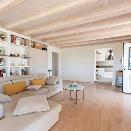 Il Mondanespole By Interhome